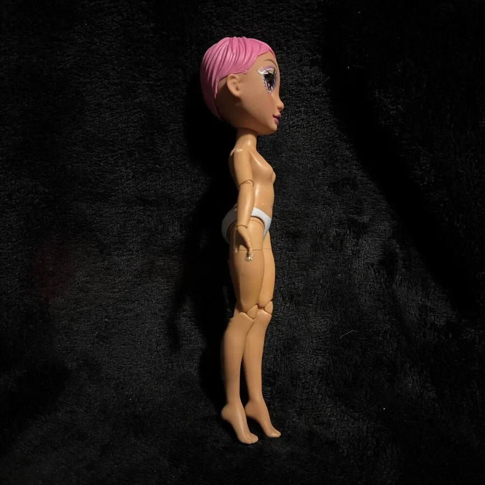 Avery Styles 2020 MGA Entertainment Rainbow High Short Pink Hair 10.5